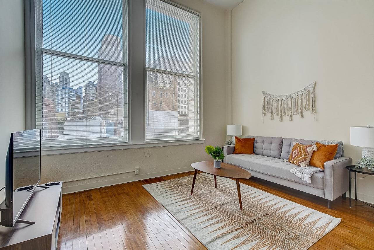 Frontdesk I The Cosmopolitan Apts Philadelphia Apartment Exterior foto