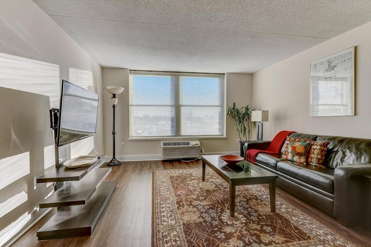 Frontdesk I The Cosmopolitan Apts Philadelphia Apartment Cameră foto